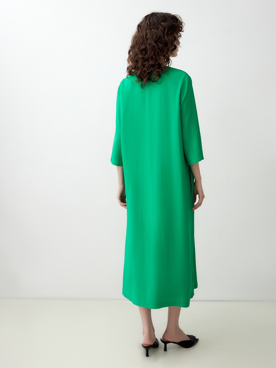 Прямое платье из вискозы с V-образным вырезом и поясом