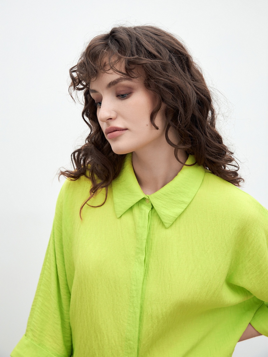 Свободная блузка из вискозы на пуговицах