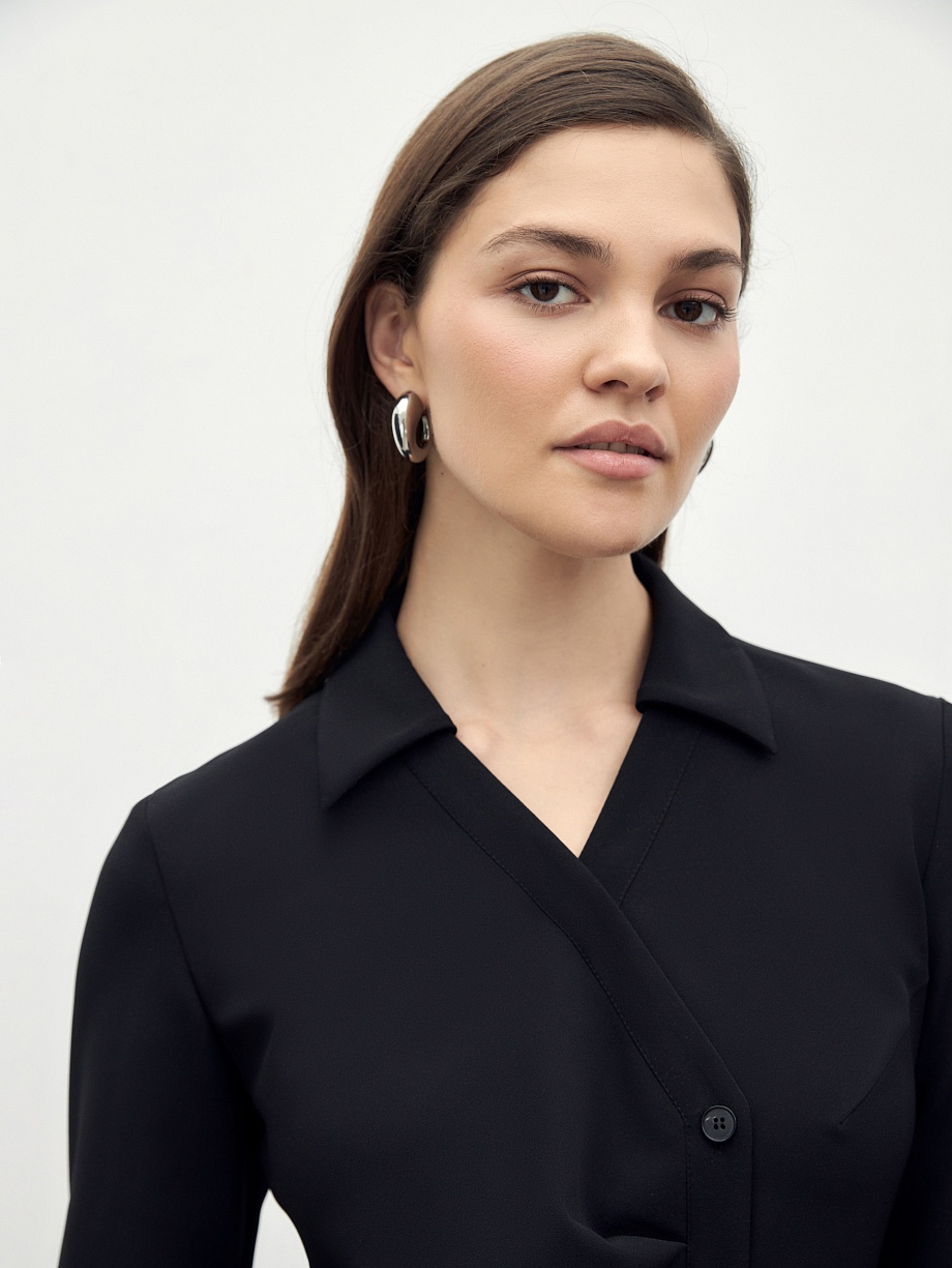 Платье с асимметричной застежкой из костюмной ткани