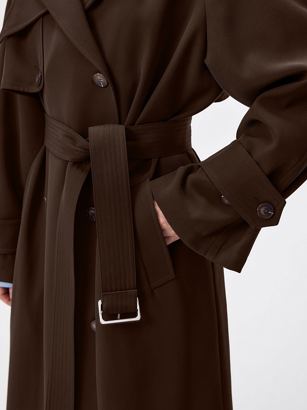Классический тренч с застёжкой на воротнике