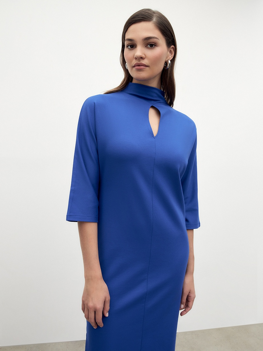 Трикотажное платье-миди в васильковом цвете