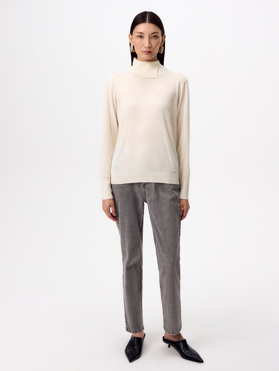 Свитер с асимметричным воротником