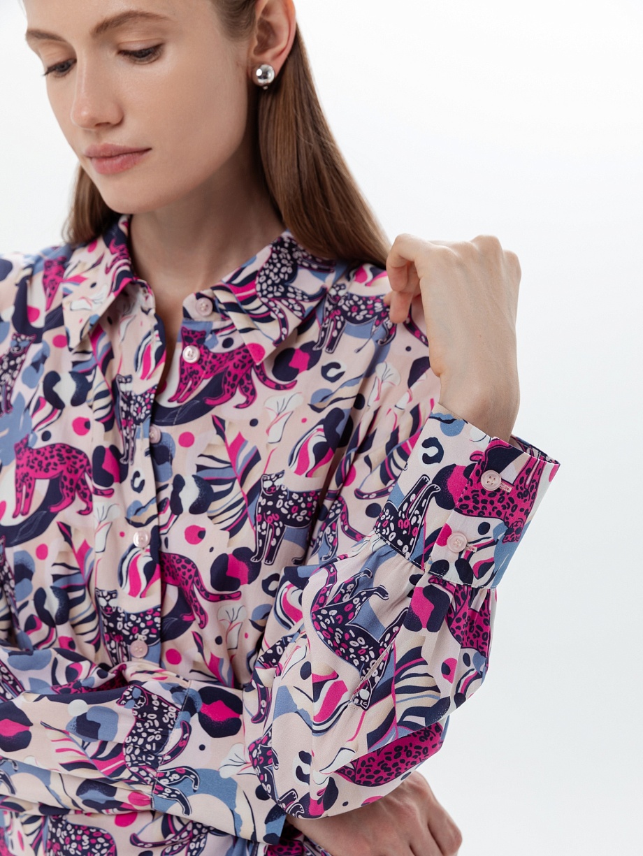 Платье-рубашка из вискозы в анималистичном принте