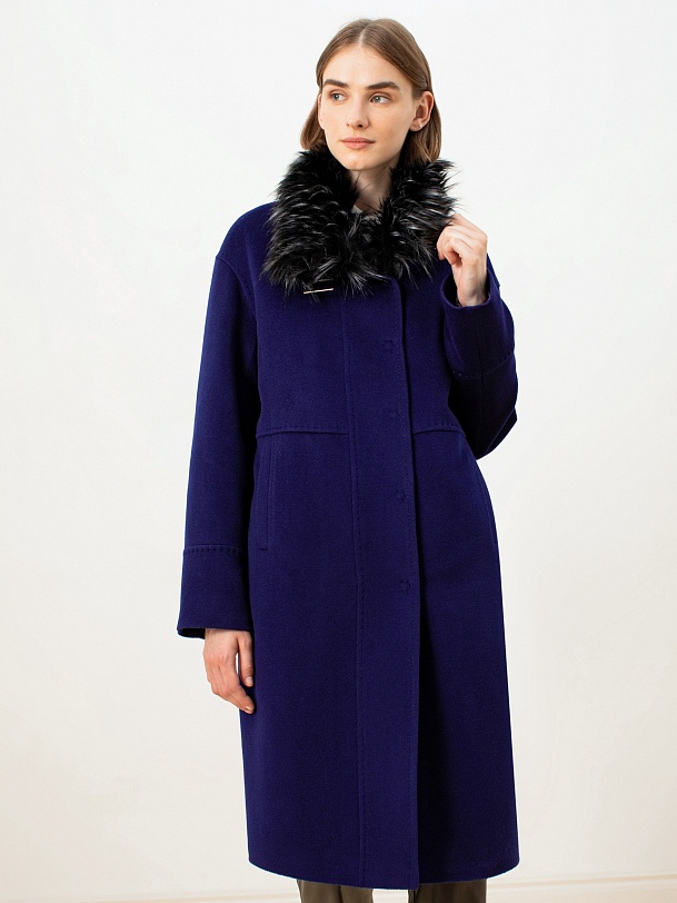Зимнее пальто из шерсти с мембраной и меховым воротником