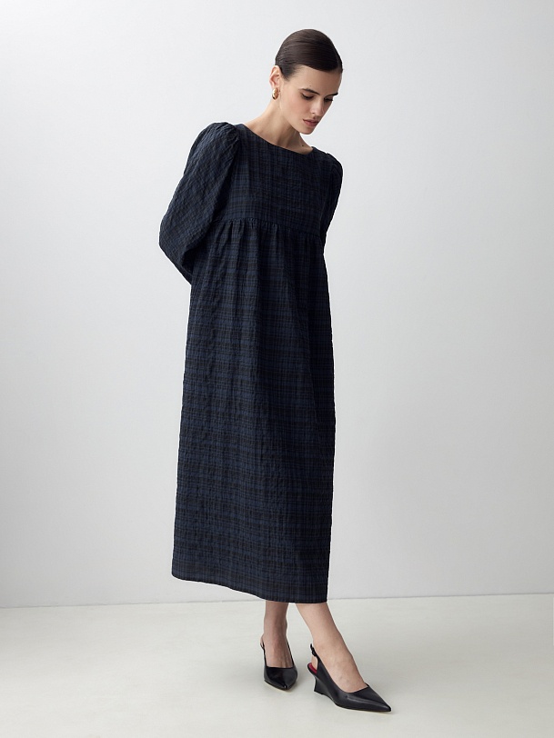 Свободное платье из фактурной ткани в клетку