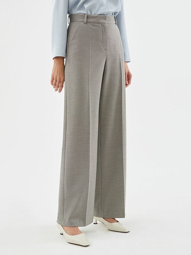 Брюки свободного силуэта из фактурной костюмной ткани