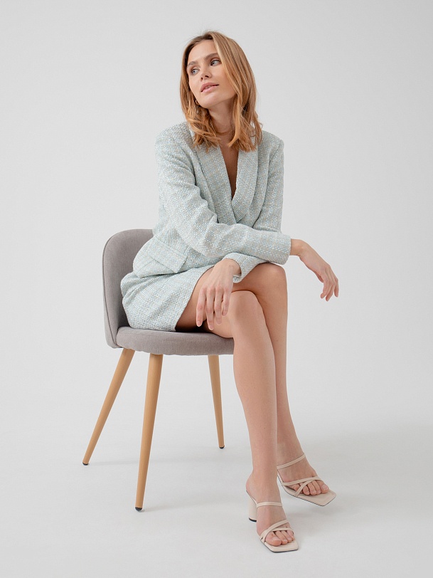 Классический приталенный жакет из твида