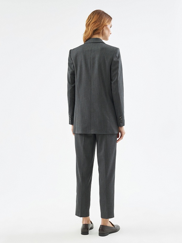 Двубортный жакет прямого силуэта