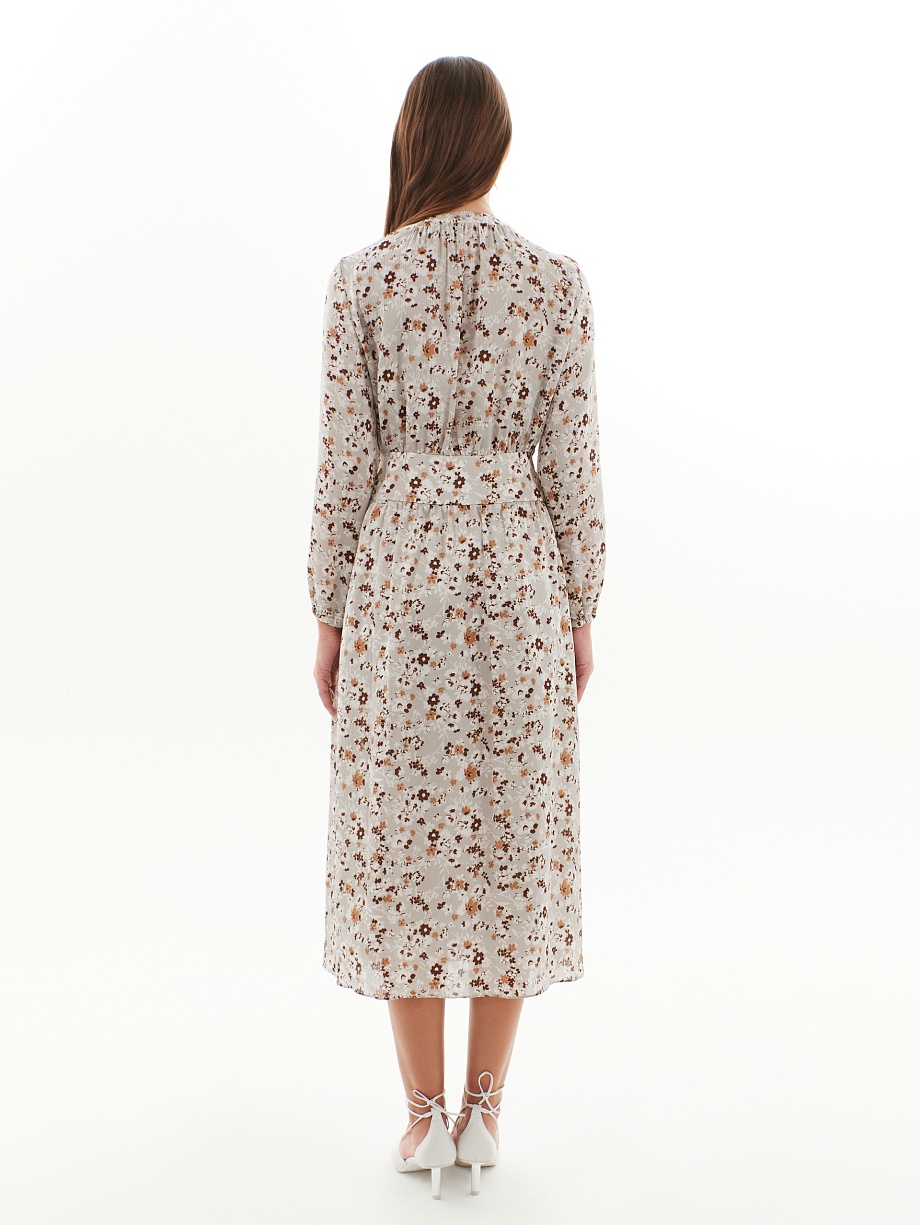 Нежное свободное платье с цветочным принтом