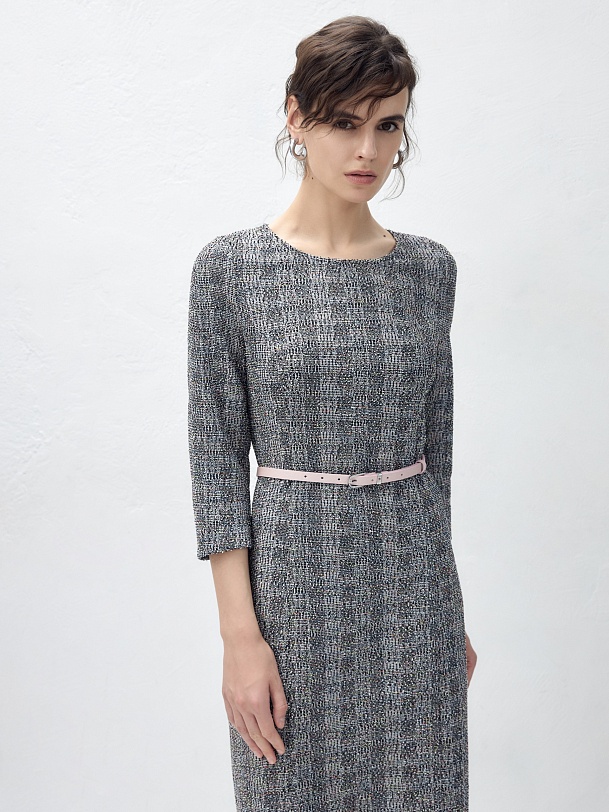 Платье из буклированной ткани с контрастным поясом