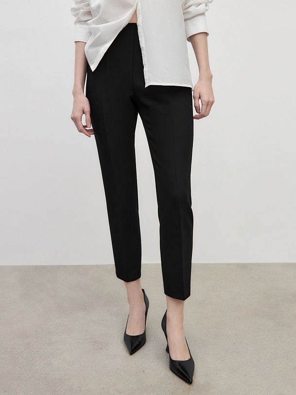 Зауженные брюки со стрелками из костюмной ткани 