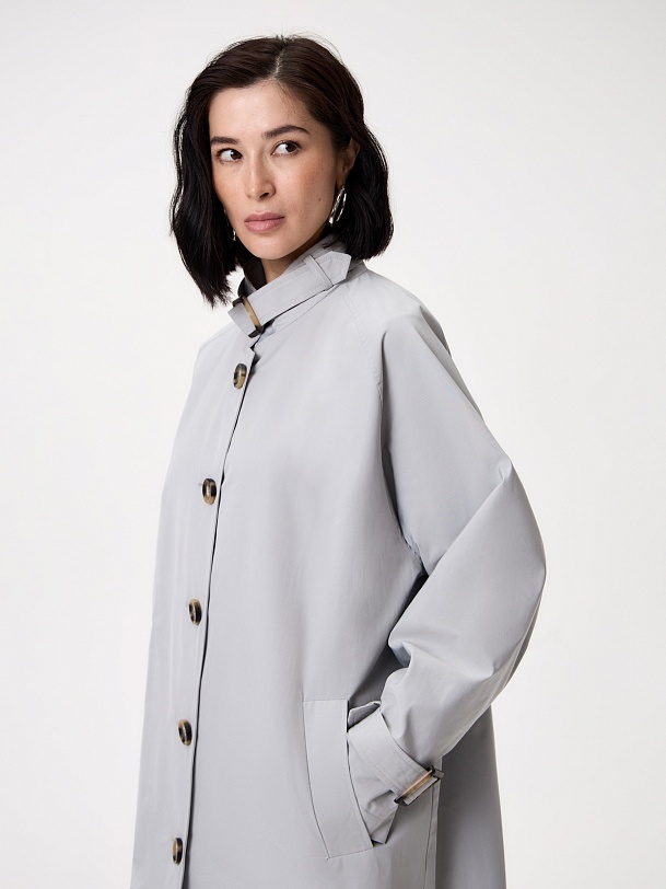 Непромокаемый тренч с высоким воротником