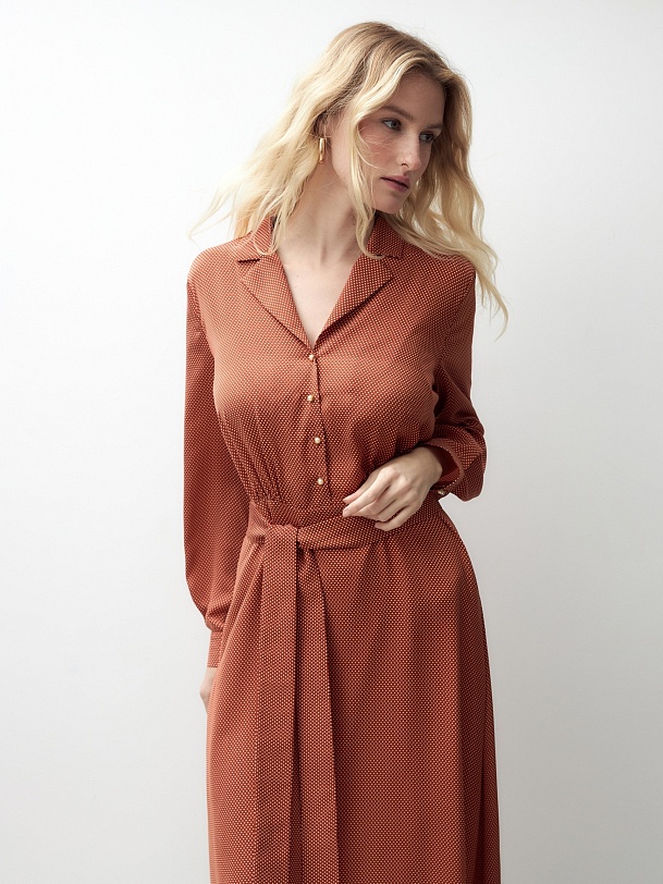 Платье-рубашка в горошек с поясом