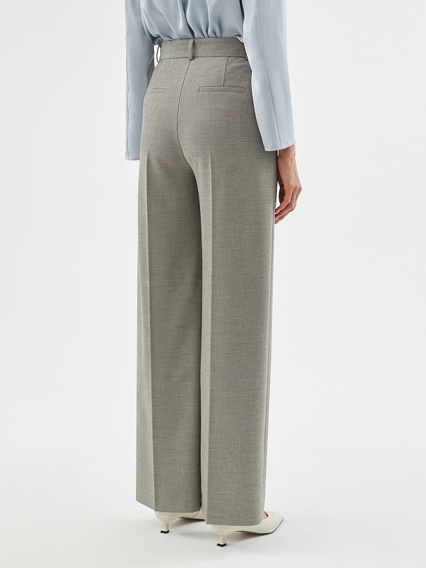 Брюки свободного силуэта из фактурной костюмной ткани