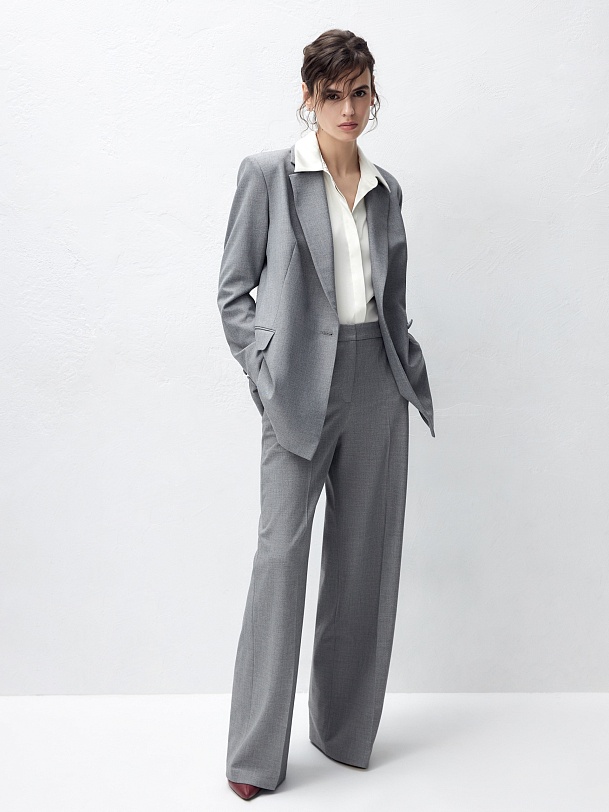 Приталенный двубортный жакет из костюмной ткани