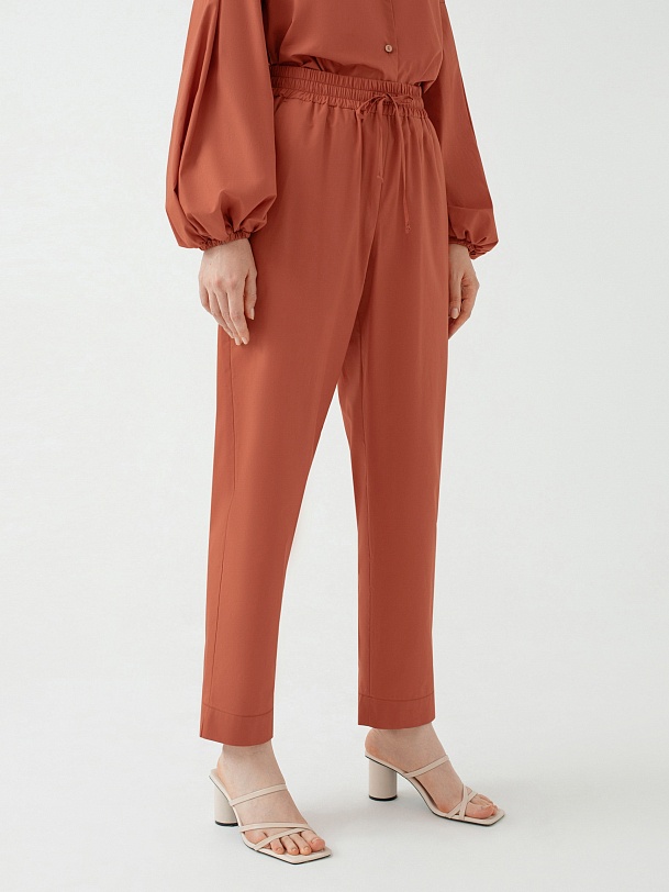 Хлопковые брюки-бананы на резинке