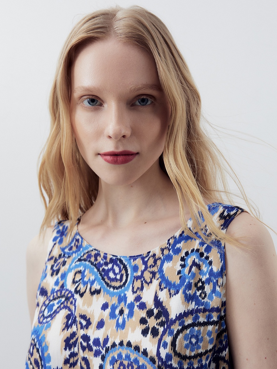 Летнее платье из вискозы с разрезом