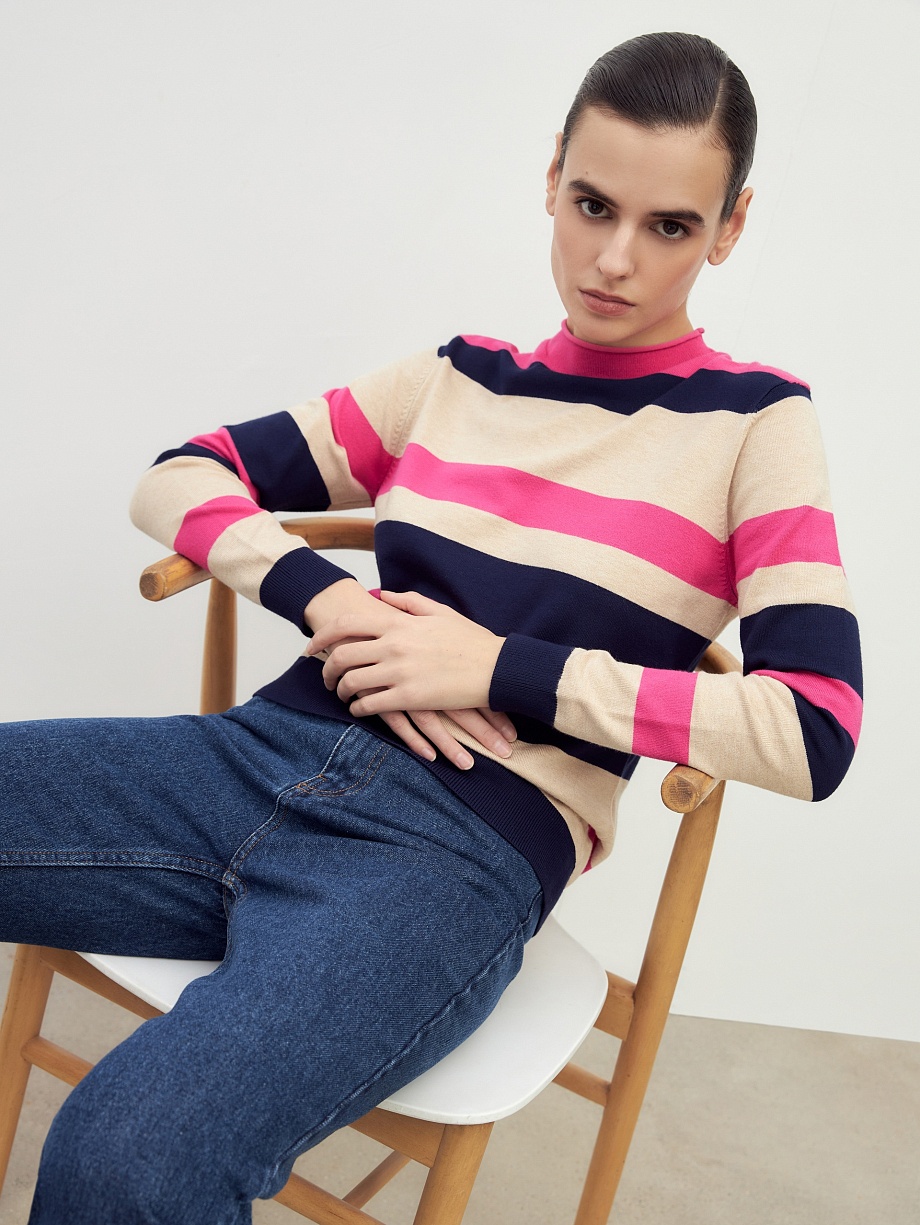 Водолазка из вискозы в яркую полоску