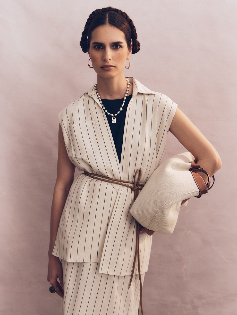 Жилет на запах из натуральной ткани