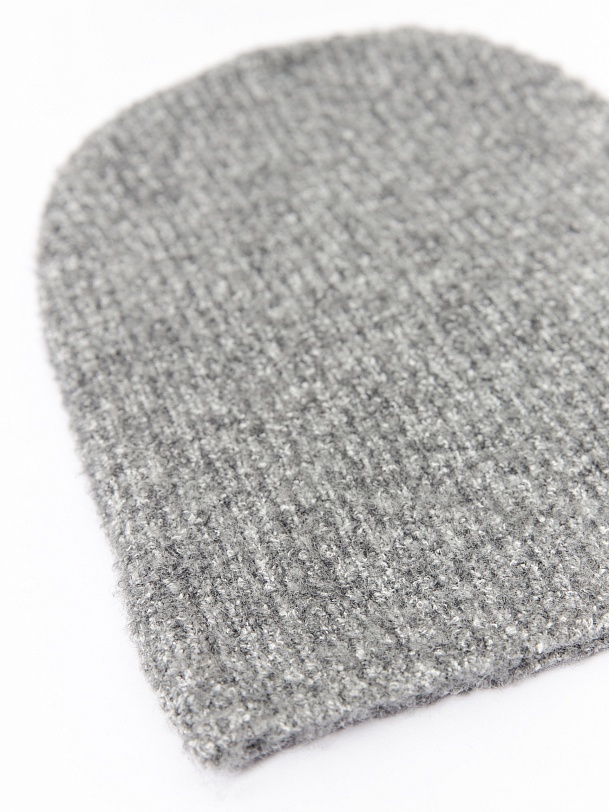 Демисезонная вязаная шапка-бини с ангорой