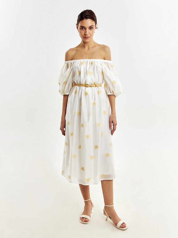 Платье с вышивкой и открытыми плечами