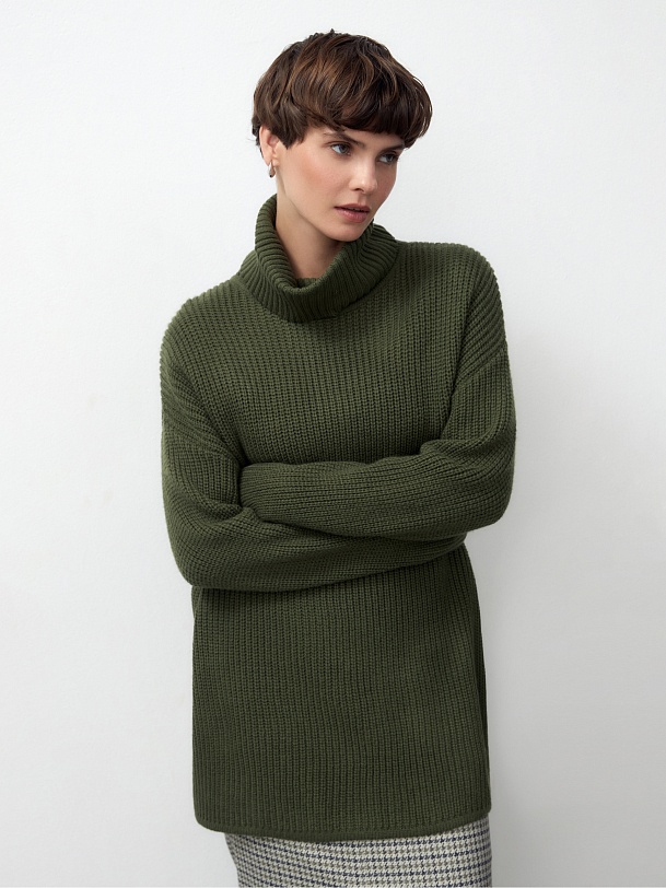 Свободный свитер из фактурного вязаного трикотажа