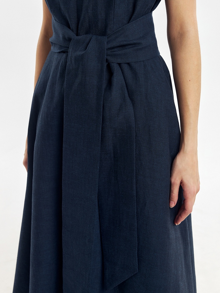 Приталенное платье из хлопка и льна