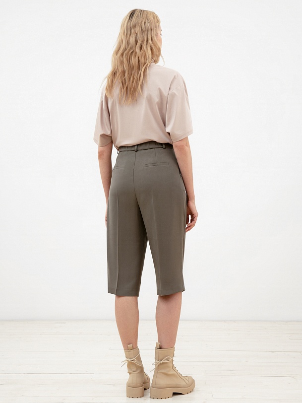 Шорты-бермуды цвета хаки