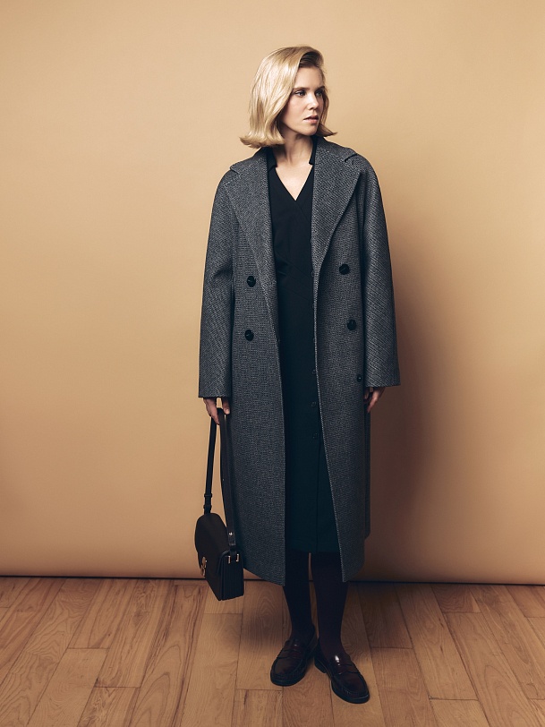 Шерстяное пальто с мембраной и утеплённой спинкой