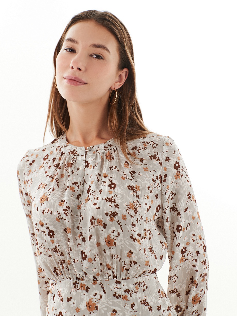 Нежное свободное платье с цветочным принтом