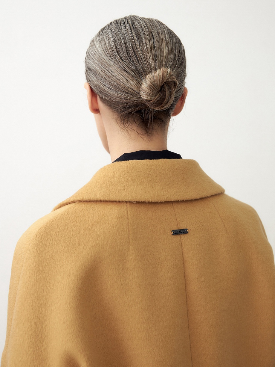 Демисезонное полупальто из шерсти