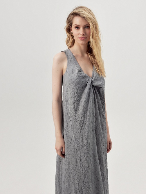 Платье из жатой вискозы с декоративным узлом