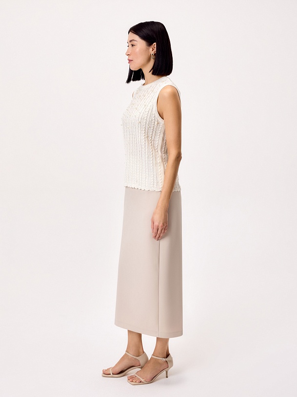 Жилет из вискозной пряжи с жемчужными бусинами