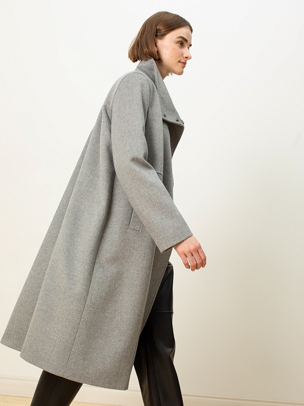 Зимнее пальто из шерсти силуэта трапеция с мембраной