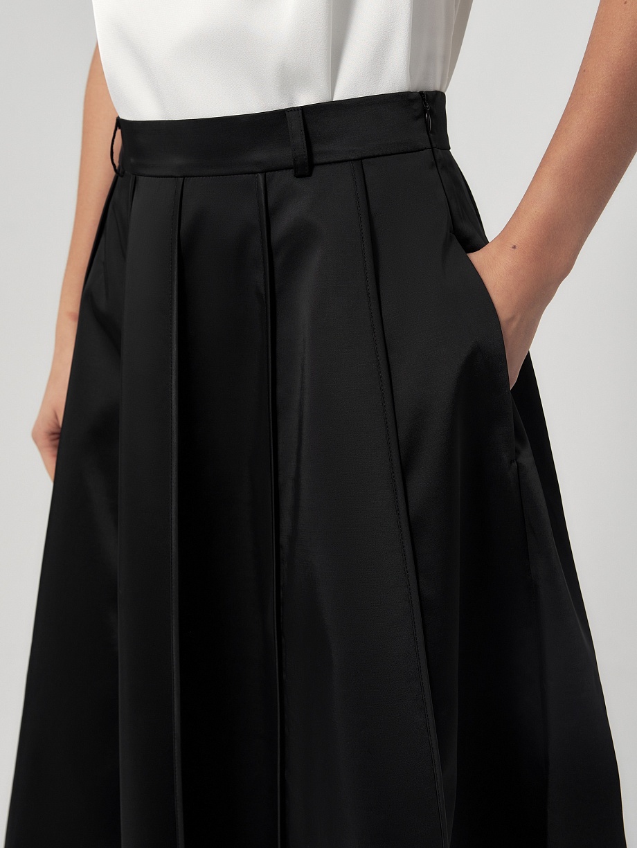 Юбка трапеция из костюмной ткани с матовым блеском