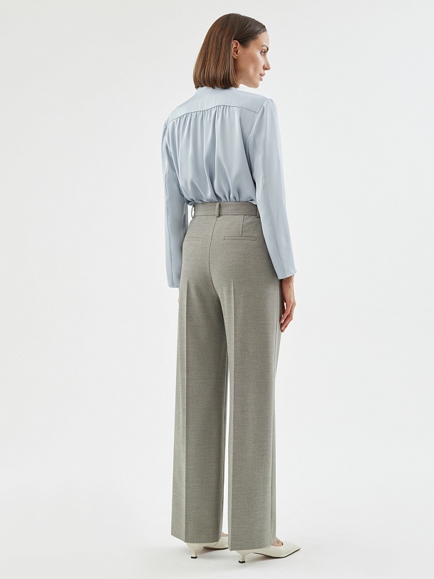 Брюки свободного силуэта из фактурной костюмной ткани