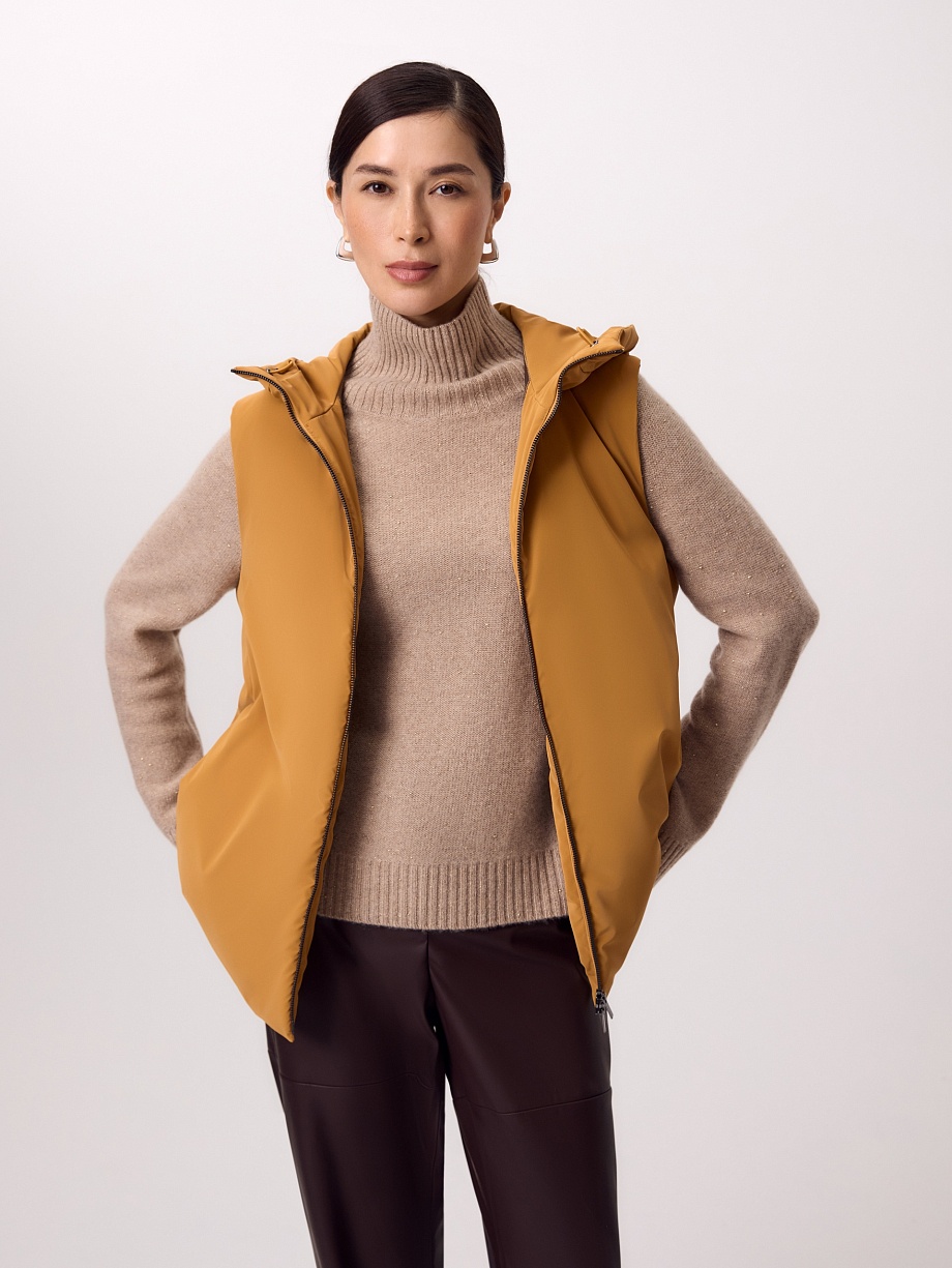 Утеплённый непромокаемый жилет с капюшоном