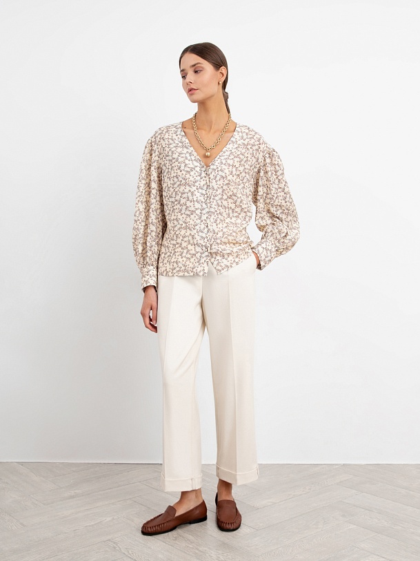 Женственная блузка с длинным рукавом