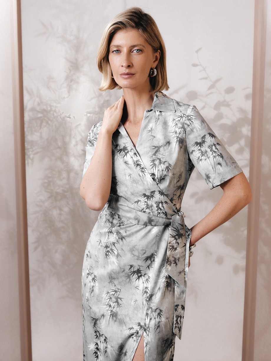 Платье на запах из вискозной атласной ткани