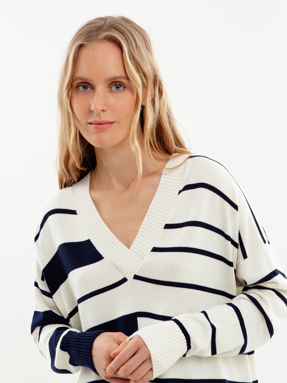 Свободный джемпер из вискозного трикотажа