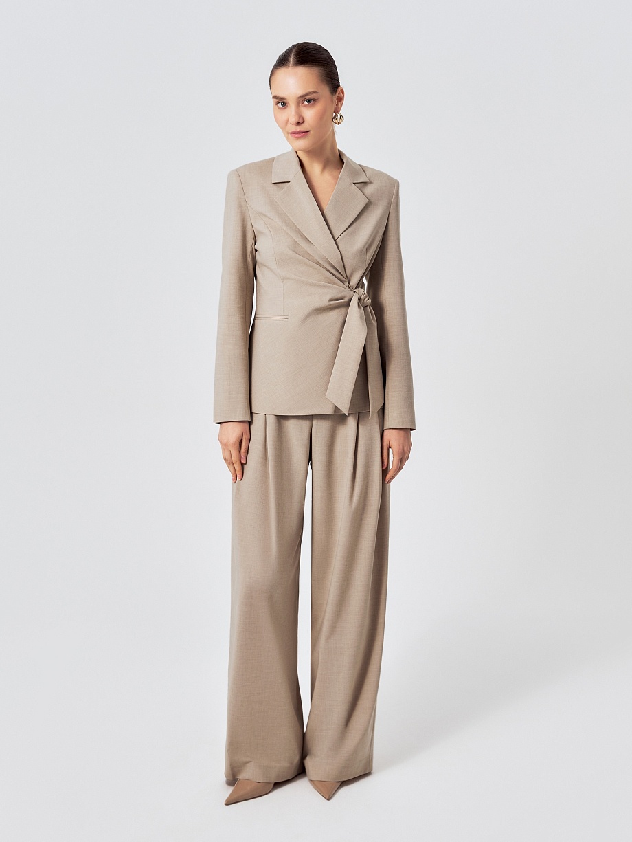 Приталенный жакет из костюмной ткани