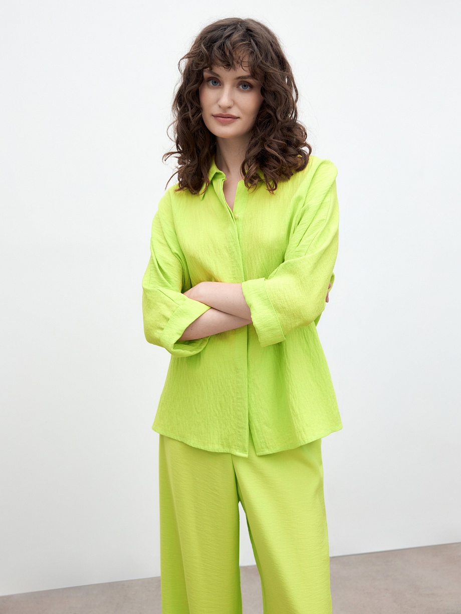 Свободная блузка из вискозы на пуговицах