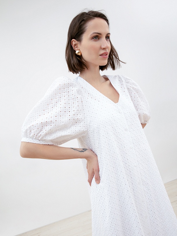 Белое летнее платье из хлопка