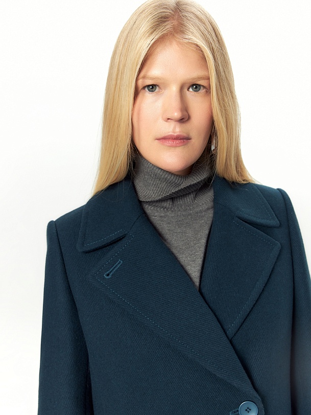 Шерстяное пальто с мембраной и утеплённой спинкой