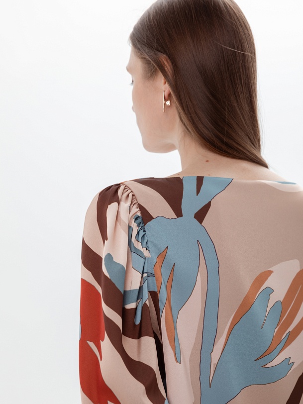 Полуприлегающая блуза с длинным рукавом