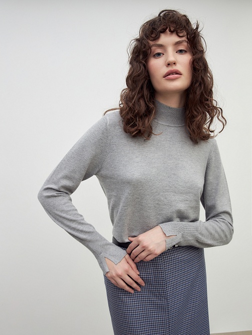 Водолазка с разрезами на рукавах