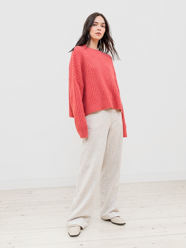 Свободный свитер из вязаного трикотажа