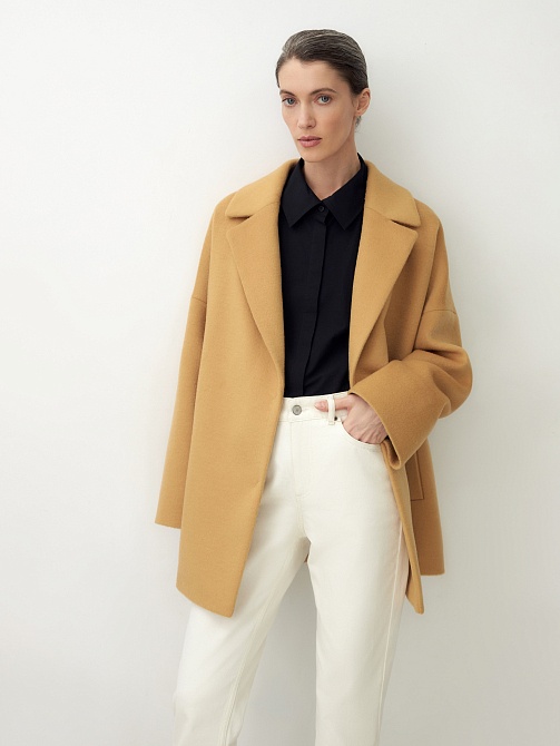 Демисезонное полупальто из шерсти