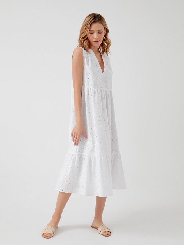 Кружевное платье-кроше без рукавов