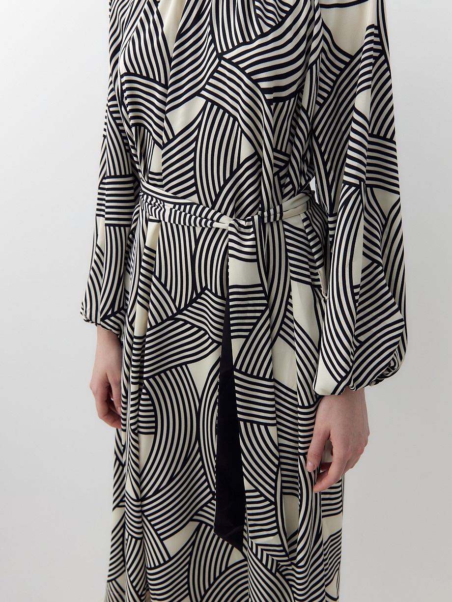 Свободное атласное платье